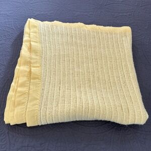 Vtg Gladys K Queen Satin Trim Waffle Weave Acrylic Blanket Lt Yellow 88x94 USA